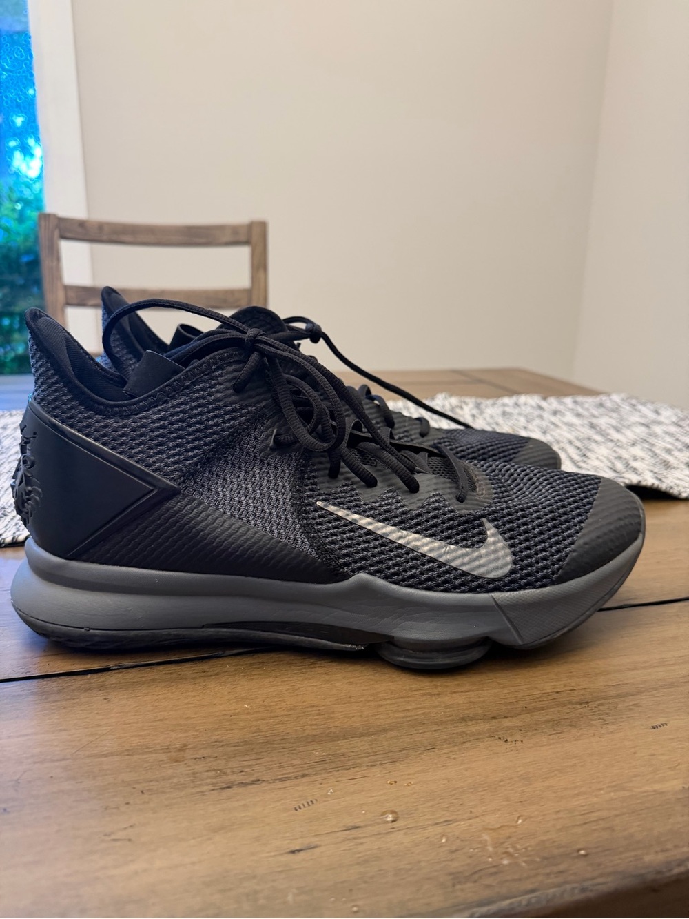 Nike LeBron Witness IV Black Iron Grey Basketball Low Top BV7427-003 size 13